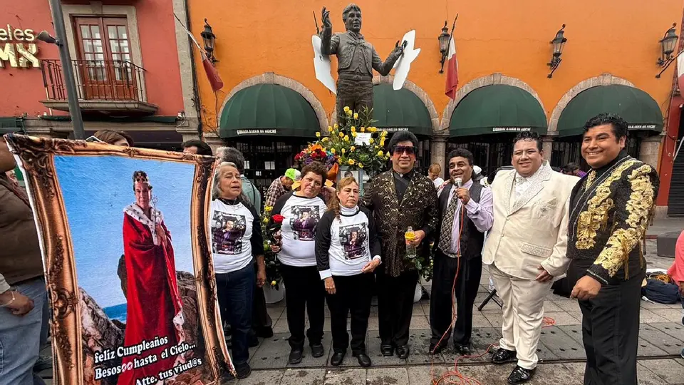 Los homenajes comenzaron desde muy temprano en Garibaldi / Gina Sánchez