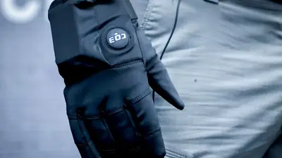 ICE comprará 6 mil guantes que dan descargas eléctricas para someter a migrantes en EU