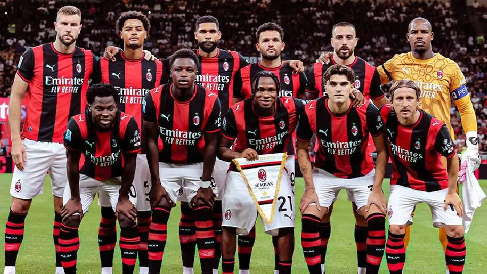 Milan se apodera del liderato tras vencer a Venezia