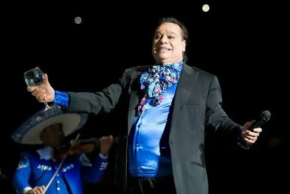 Más de 17 mil personas presenciaron la presentación del Divo de Juárez sin imaginar que sería una de sus últimas noches sobre el escenario./Especial
