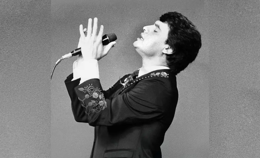 Antes de ser Juan Gabriel, el cantante fue conocido como Alberto Aguilera Valadez y posteriormente como Adán Luna./rollingstone