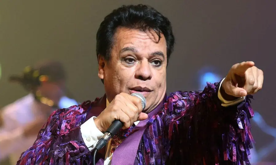 Juan Contreras fue el maestro que enseñó música a Alberto Aguilera durante su infancia en Ciudad Juárez./rollingstone