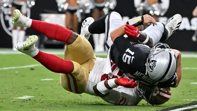 Fernando Mendoza sufre con los Raiders en derrota contra los 49ers
