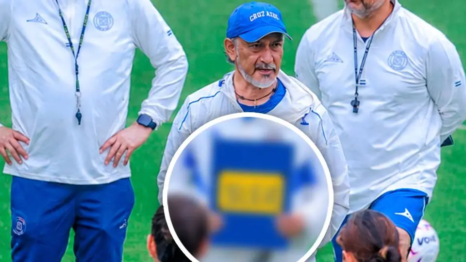 ‘Potro’ Gutiérrez y el polémico cartel en su primer entrenamiento con Cruz Azul Femenil