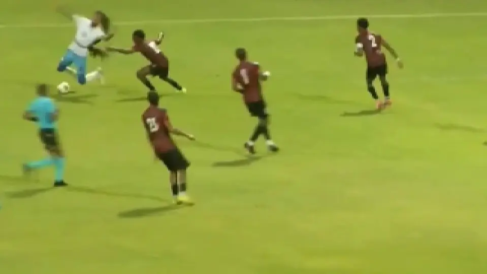 Aedan Scipio durante el Antigua y Barbuda vs Anguila | CAPTURA DE PANTALLA
