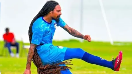Video: Expulsan a dos jugadores por jalarle las rastas a rival