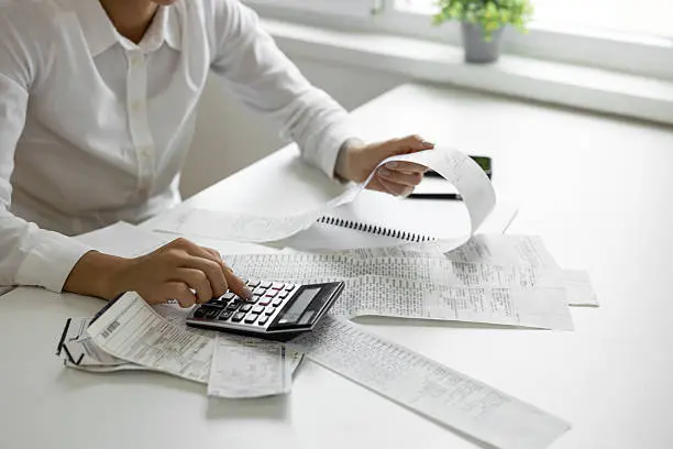 Antes de firmar, Profeco recomienda revisar las condiciones de cancelación y reembolso./istock