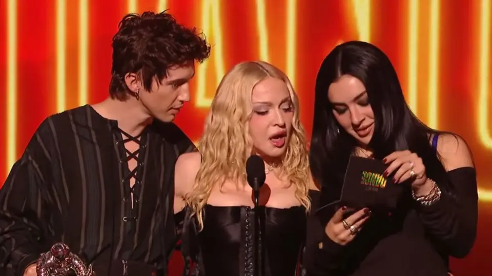 La cantante compartió el escenario con Charli XCX y Troye Sivan / Redes Sociales