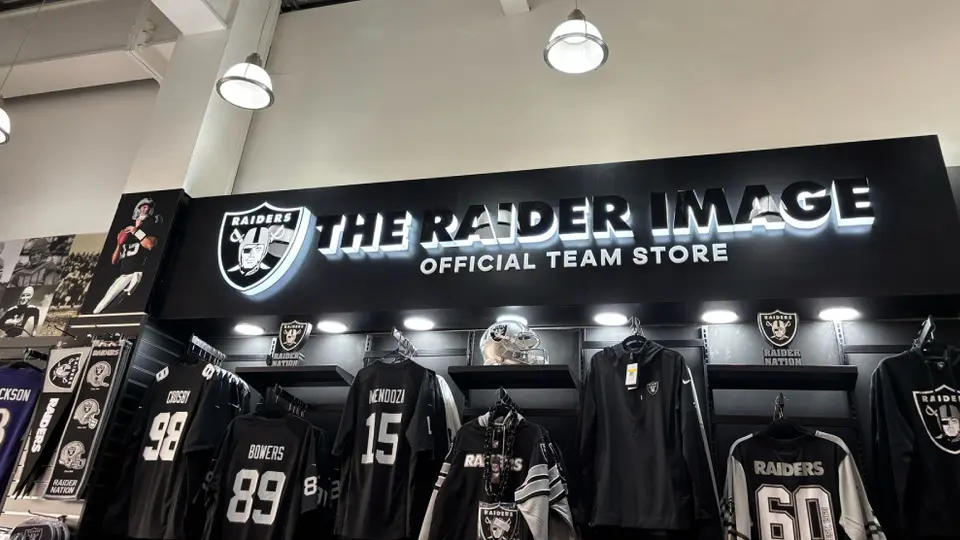 Raiders estrena tienda en México: ¿Dónde y qué productos ofrece?