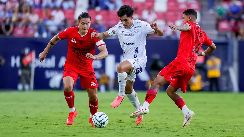 Atlético de San Luis y Necaxa enfrentándose en la Jornada 9 del Apertura 2026 | MEXSPORT