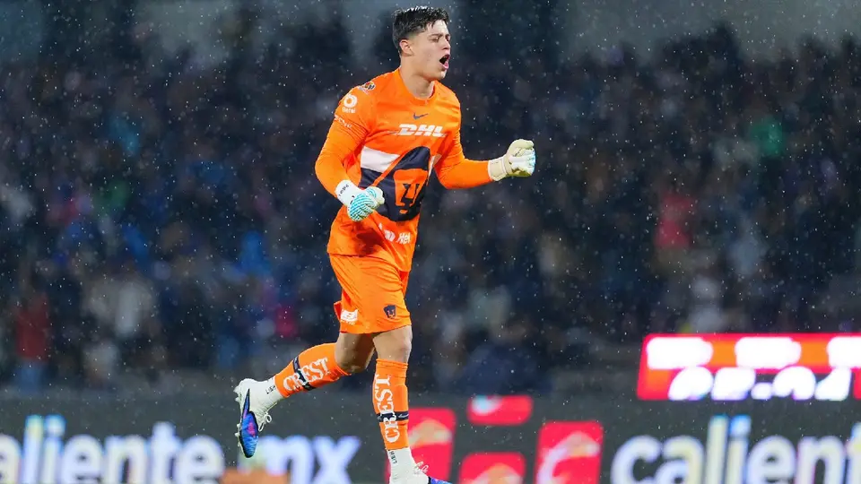 Pablo Lara enfrenando a Juárez en un partido de Pumas | IMAGO7