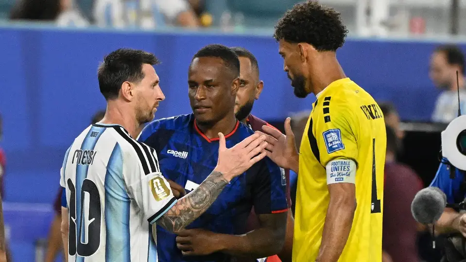 Vozinha y Lionel Messi, durante el partido de Dieciseisavos de Final en la Copa del Mundo 2026 | MEXSPORT