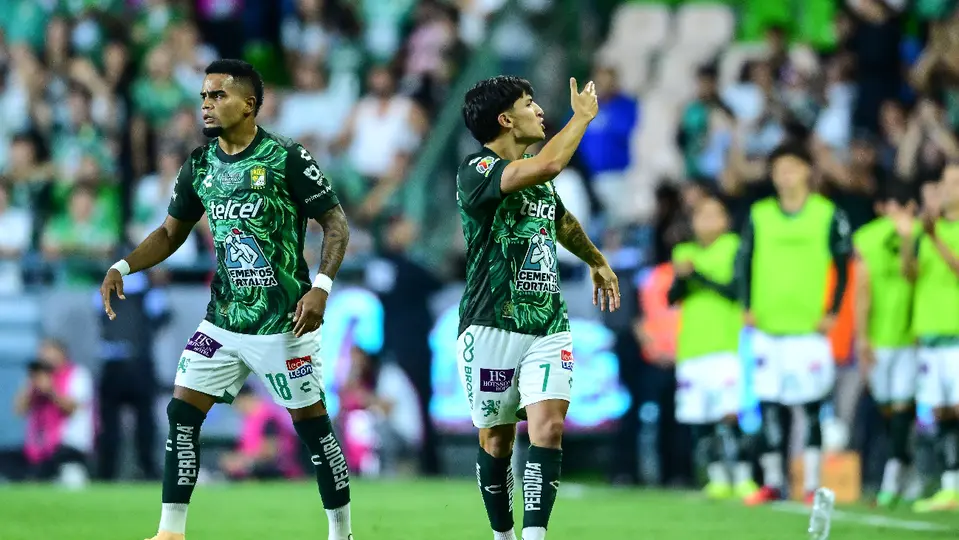 Jugadores de León festejando su primer gol ante Juárez, en el Apertura 2026 | MEXSPORT