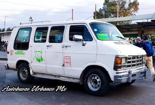 La Nissan Urvan fue enviada al corralón./especial