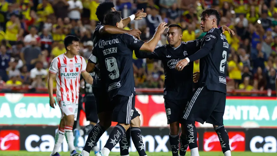 Erik Sánchez festeja uno de los goles de América | Imago7