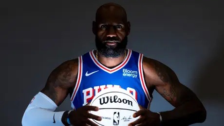LeBron James lanza advertencia: “No dejé a mi familia para perder en la segunda ronda”