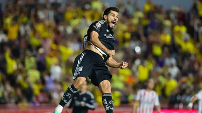 ¡Estalló la Bomba! Henry Martín anota hat-trick con las Águilas ante Necaxa