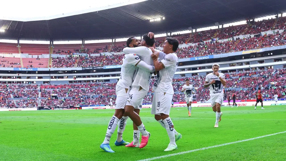 Jugadores de Pumas en celebración en partido de la Liga MX | IMAGO 7