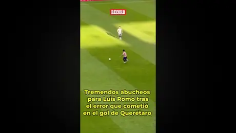 Afición abucheó a Luis Romo por error ante Querétaro