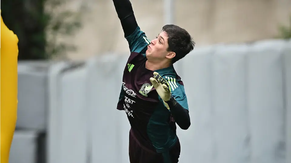 Pablo Lara, portero mexicano, en un entrenamiento con la Selección Mexicana juvenil | IMAGO7