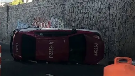 VIDEO: Taxista muere tras caer de un puente en Periférico Norte en Naucalpan