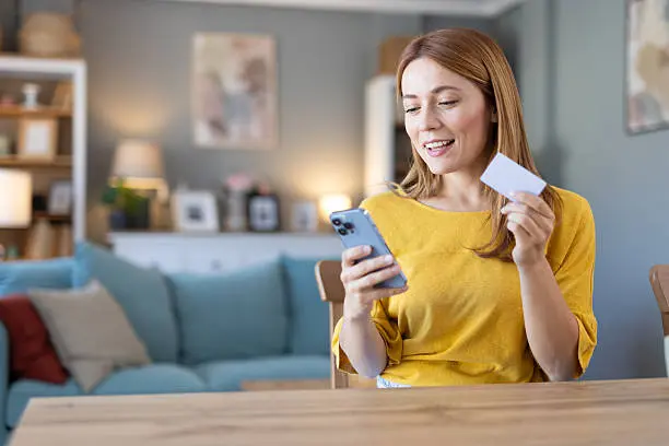 Conservar contratos y comprobantes puede ayudar durante una reclamación./istock