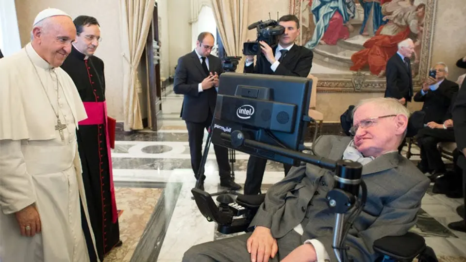 Hawking, hospitalizado en Roma por problemas respiratorios