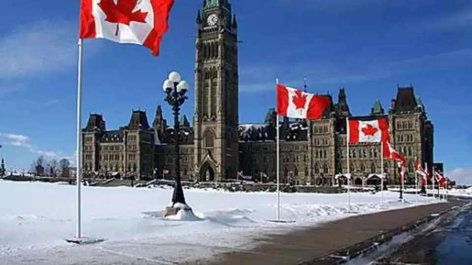 Sitio de inmigración de Canadá colapsa por elecciones en EU