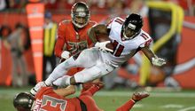 Falcons aplastan a Buccaneers con destacado partido de Ryan