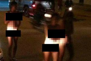 Presuntas ladronas caminan desnudas y rapadas en Sonora