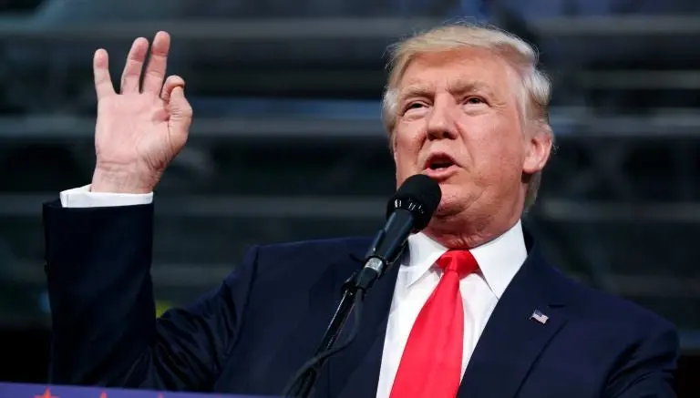Mujeres comparten casos de acoso tras palabras de Trump