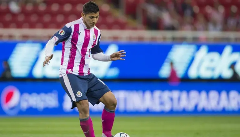 Ángel Zaldívar presume examen aprobado