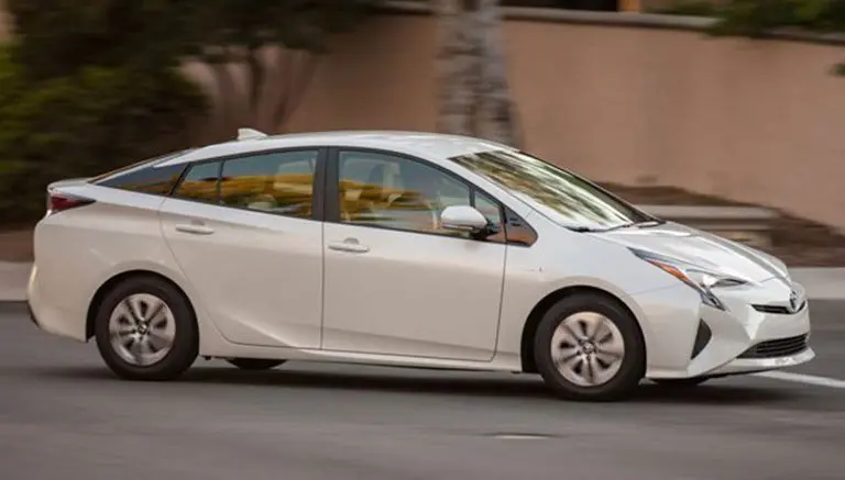 Profeco alerta a dueños de Toyota 'Prius' por falla en frenos