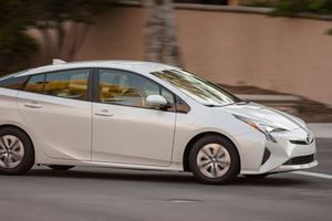 Profeco alerta a dueños de Toyota 'Prius' por falla en frenos