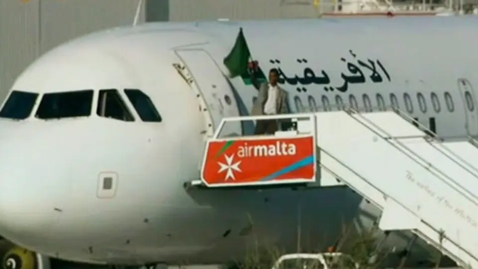 Avión que partía de Libia es secuestrado por dos hombres