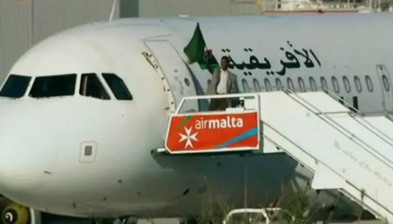 Avión que partía de Libia es secuestrado por dos hombres