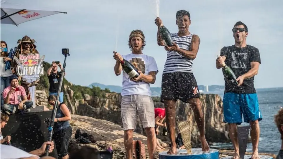 Sergio Guzmán se corona en Cliff Diving de Japón