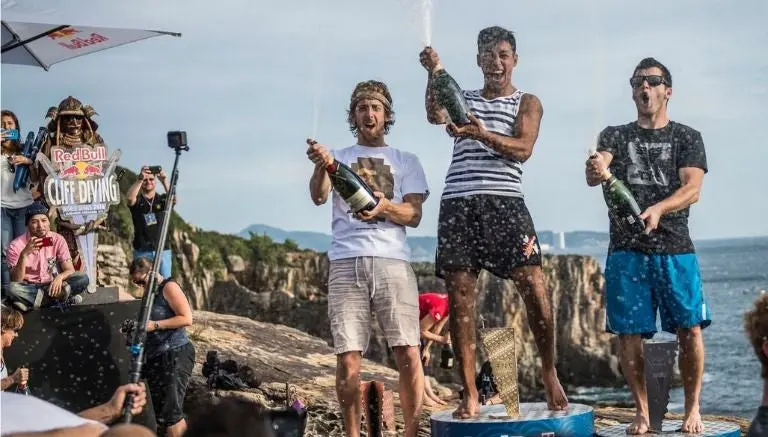Sergio Guzmán se corona en Cliff Diving de Japón