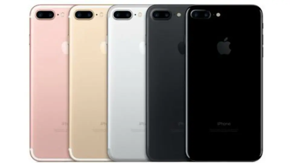 Mujer compra casa tras recibir 20 iPhones de sus novios