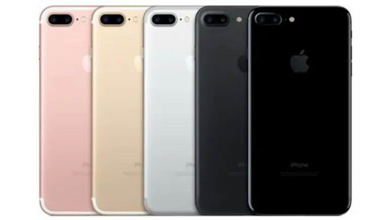 Mujer compra casa tras recibir 20 iPhones de sus novios