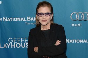 'Princesa Leia' sufre ataque cardíaco en avión