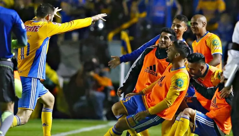 Niño cambia a Rayados por triunfos de Tigres