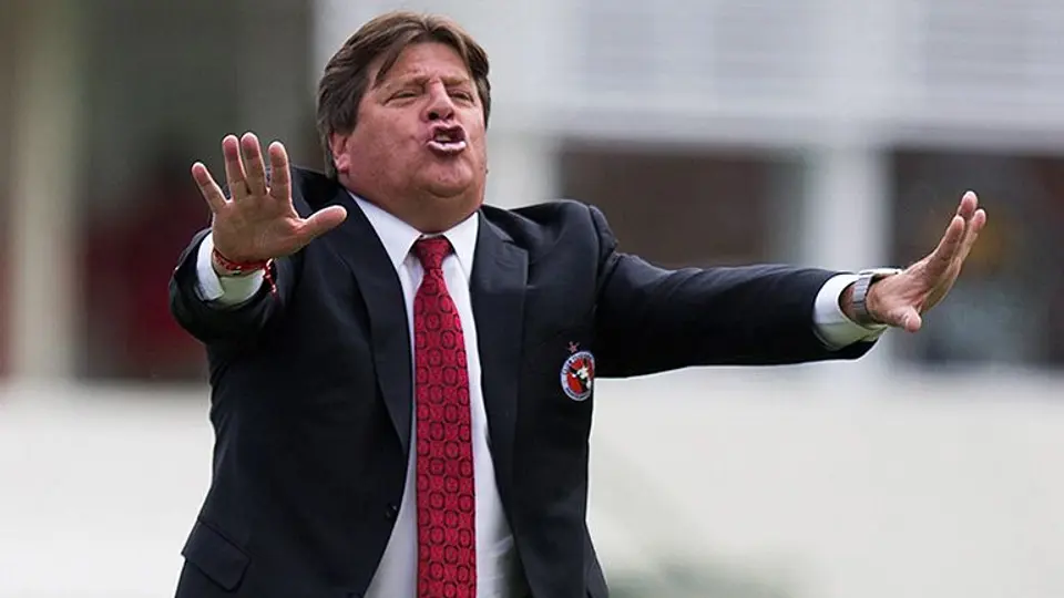 El Piojo Herrera revela curiosa multa en Xolos: 10 mil dólares por no usar zapatos rojos