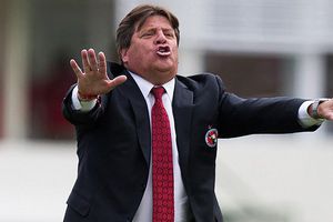 El Piojo Herrera revela curiosa multa en Xolos: 10 mil dólares por no usar zapatos rojos