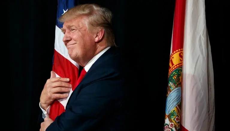 Trump asegura que encuestas están manipuladas