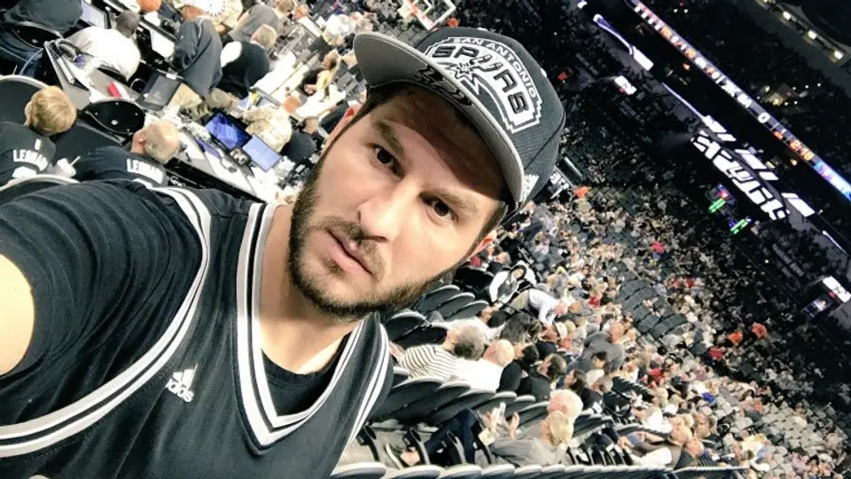 Gignac disfruta de la duela y visita a Tony Parker