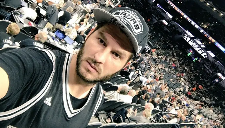 Gignac disfruta de la duela y visita a Tony Parker