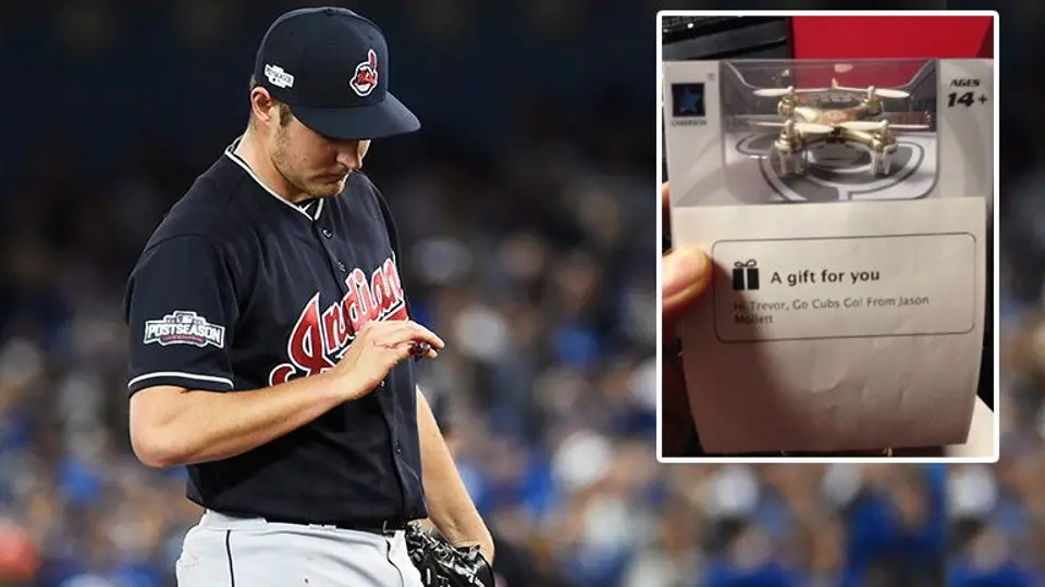 Fan de Cachorros ironiza con un dron de regalo a Trevor Bauer