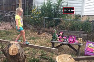 Papá crea para su hija circuito 'Ninja Warrior' en su patio