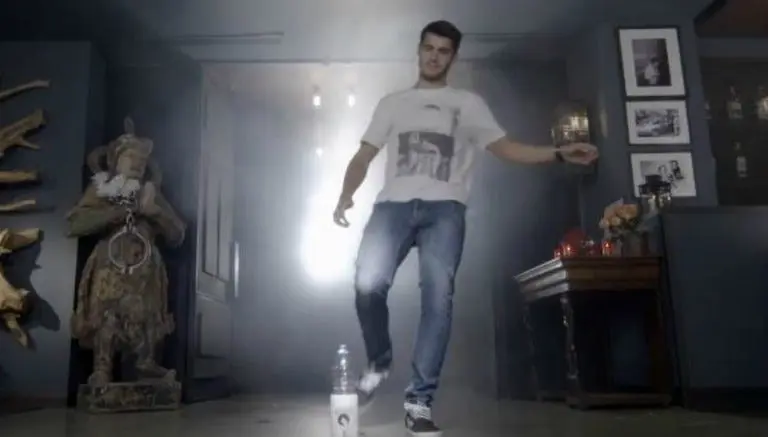 Morata acapara reflectores en el videoclip del grupo 'Taburete'